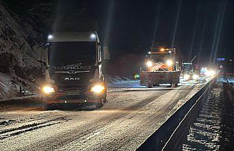Kastamonu'da etkili olan kar ulaşımda aksamalara yol açtı