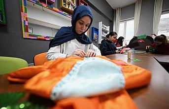 Liselilerden oluşan tiyatro grubu köy okullarında sahne alıyor