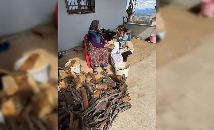 Mutluluğun Kanatları Derneği Hatay'da 350 aileye gıda yardımı yaptı