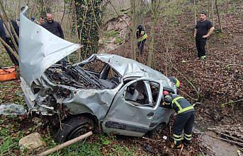 Ordu'da hafif ticari aracın şarampole devrildiği kazada 4 kişi yaralandı