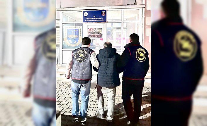 Samsun'da 6 yıl 9 ay hapis cezası bulunan firari hükümlü saklandığı evde yakalandı