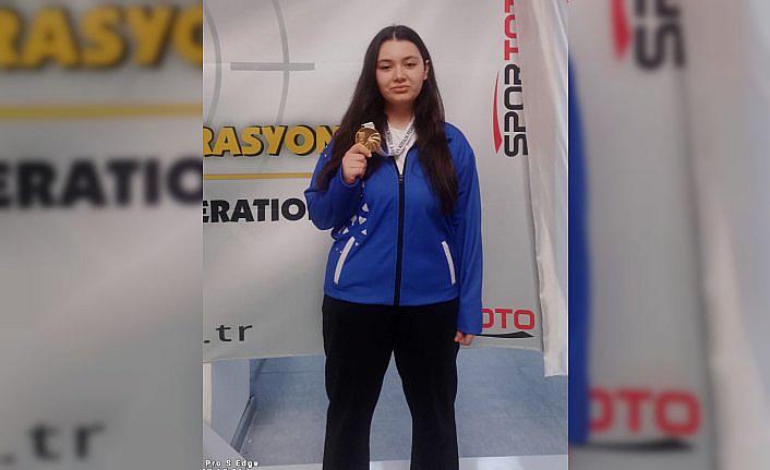 Samsunlu sporcu Eylül Beren Kuşulu atıcılıkta Türkiye üçüncüsü oldu