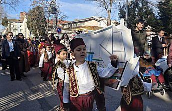 Sinop'ta anaokulu öğrencileri, gemi maketiyle dolaşarak bahşiş topladı