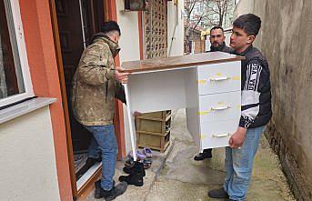 Suluova'da öksüz ve yetim çocuklara çalışma masası ve sandalye verildi