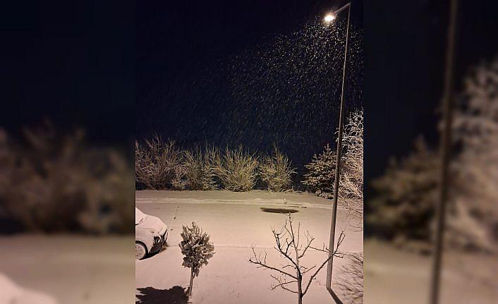 Tokat'ın ilçelerinde kar yağışı etkisini sürdürüyor