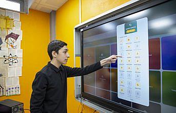 Üniversite adayları edebiyat konularını bulmaca çözerek öğreniyor