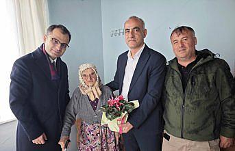 Yakakent'te Kaymakam Taşyapan ve Belediye Başkanı Aydoğdu'dan yaşlılara ziyaret