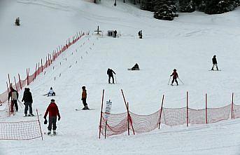 Yurduntepe Kayak Merkezi'nde hafta sonu yoğunluğu sürüyor