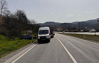 Zonguldak'ta kamyonetle otomobilin çarpıştığı kazada 1 kişi yaralandı
