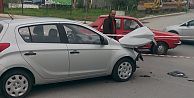Belediye aracı İle Otomobil Çarpıştı