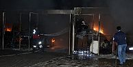 Bir sitenin garajında çıkan yangında 2 otomobil yandı