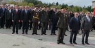 Cumhuriyet Bayramı Kutlamaları Çelenk Sunumuyla Başladı