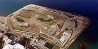 Deniz üzerine yapılan golf sahasına 1 milyon taş