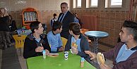 KAYMAKAM ARSLAN, KANTİNDEKİ ÖĞRENCİLERLE SOHBET ETTİ