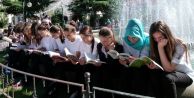 ÖĞRENCİLER KİTAP OKUTMAK İÇİN TOPLANDI