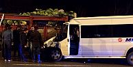 Kamyonete Çarpan Minibüs Hurdaya Döndü
