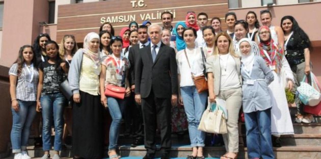 TÜRKÇE ÖĞRENMEK İÇİN SAMSUN'DA BULUNAN ÖĞRENCİLER VALİ ŞAHİN’İ ZİYARET ETTİ
