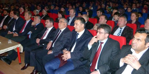 ‘Ülkem Üzerine Doğan Güneş Büyük Deha’ adlı oyun Bafra’da Sahnelendi