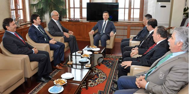 VALİ AKSOY’DAN BAŞKAN YILMAZ’A VEDA ZİYARETİ