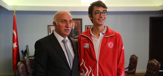 Vali Şahin, Milli Okçu Gazoz'u Makamında Kabul Etti