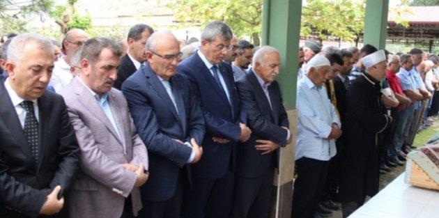 VALİ ŞAHİN VE BAŞKAN YILMAZ CENAZE TÖRENİNE KATILDI