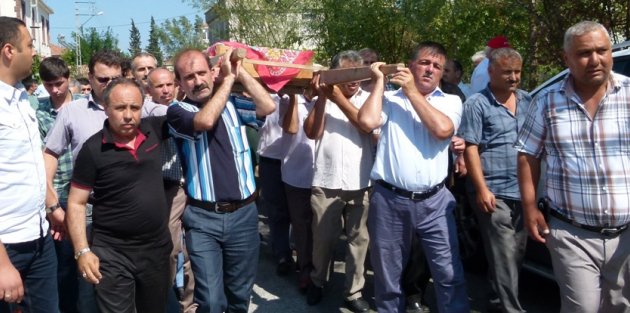 YAKINTAŞ’DA ASİYE PEKER, SON YOLCULUĞUNA DUALARLA UĞURLANDI