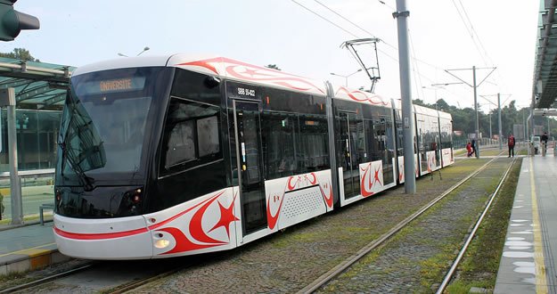 Yerli Tramvaylar Yolcu Taşımaya Başladı