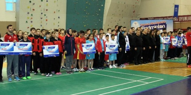 YILDIZLAR BADMİNTON GRUP MÜSABAKALARI SAMSUN’DA BAŞLADI