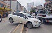 Samsun'da minibüs ile çarpışan otomobilin sürücüsü yaralandı