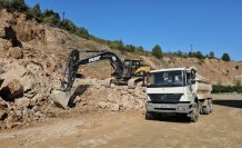 Karadeniz Ereğli'de heyelan nedeniyle kapanan fabrika yolunu açma çalışmaları sürüyor