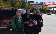 Gümüşhane Üniversitesi'nde öğrenciler çiçekler ile karşılandı