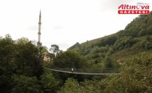 Merhum babasının isteğini yerine getirdi, camiye kolay ulaşmak için asma köprü yaptı