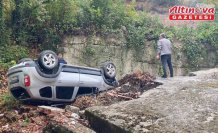 Sinop'ta istinat duvarına çarpan otomobilin sürücüsü yaralandı