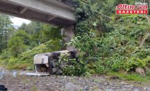 Samsun'da köprüden düşen hafif ticari araçtaki 2 kişi yaralandı