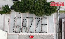 Alaçam'da lise öğrencileri Filistin bayraklarıyla Gazze koreografisi yaptı