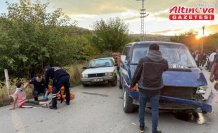Tokat'ta otomobille minibüsün çarpıştığı kazada 5 kişi yaralandı