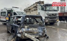 Karabük'te beton pompasıyla çarpışan otomobildeki 5 kişi yaralandı