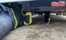 Kastamonu'da minibüsün motoruna sıkışan kedi yavrusu kurtarıldı