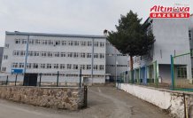 Oğuzlar Ortaokulu binasında yıkım çalışmaları başladı