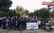 Çarşamba'da Dünya Engelliler Günü nedeniyle Atatürk Anıtı'na çelenk sunuldu