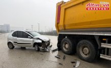 Düzce'de kamyonla çarpışan otomobildeki 3 çocuk tedbir amaçlı hastaneye kaldırıldı
