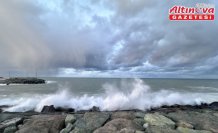 Trabzon'da kuvvetli rüzgar hayatı olumsuz etkiledi