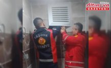 Amasya'da apartman boşluğunda mahsur kalan kargayı itfaiye kurtardı