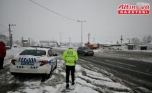 Bolu Dağı'nın Ankara istikameti kar nedeniyle ağır tonajlı araçların geçişine kapatıldı