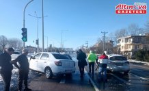 Samsun'da iki otomobilin çarpıştığı kazada 4 kişi yaralandı