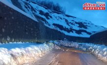 Sinop'ta toprak kayması nedeniyle kapanan grup yolu yeniden ulaşıma açıldı