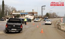 Sinop-Ayancık kara yolunda heyelan riskine karşı trafik kontrollü olarak sağlanıyor