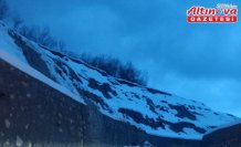 Sinop'ta toprak kayması nedeniyle grup yolu ulaşıma kapandı