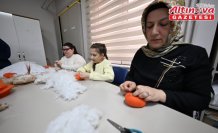 Mesai saatlerinin dışında kursta buluştuğu “özel“ öğrencilerini hayata hazırlıyor