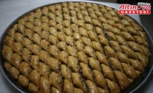 Karabük'te bayram sofraları için baklava ve su böreği hazırlanıyor